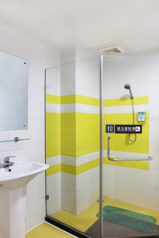 7Days Inn Qingdao Wusi Square Middle Xianggang Road Oda fotoğraf