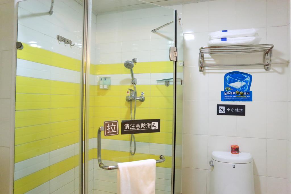 7Days Inn Qingdao Wusi Square Middle Xianggang Road Oda fotoğraf