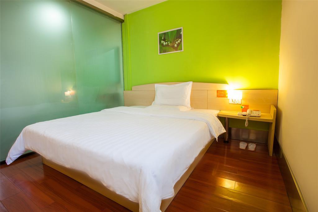 7Days Inn Qingdao Wusi Square Middle Xianggang Road Oda fotoğraf