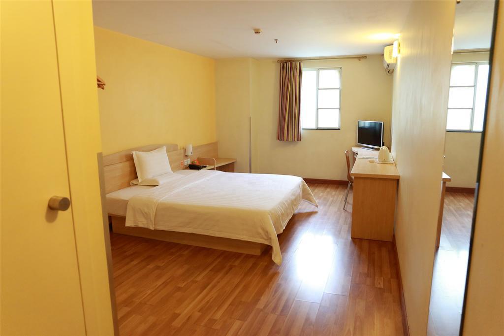 7Days Inn Qingdao Wusi Square Middle Xianggang Road Dış mekan fotoğraf